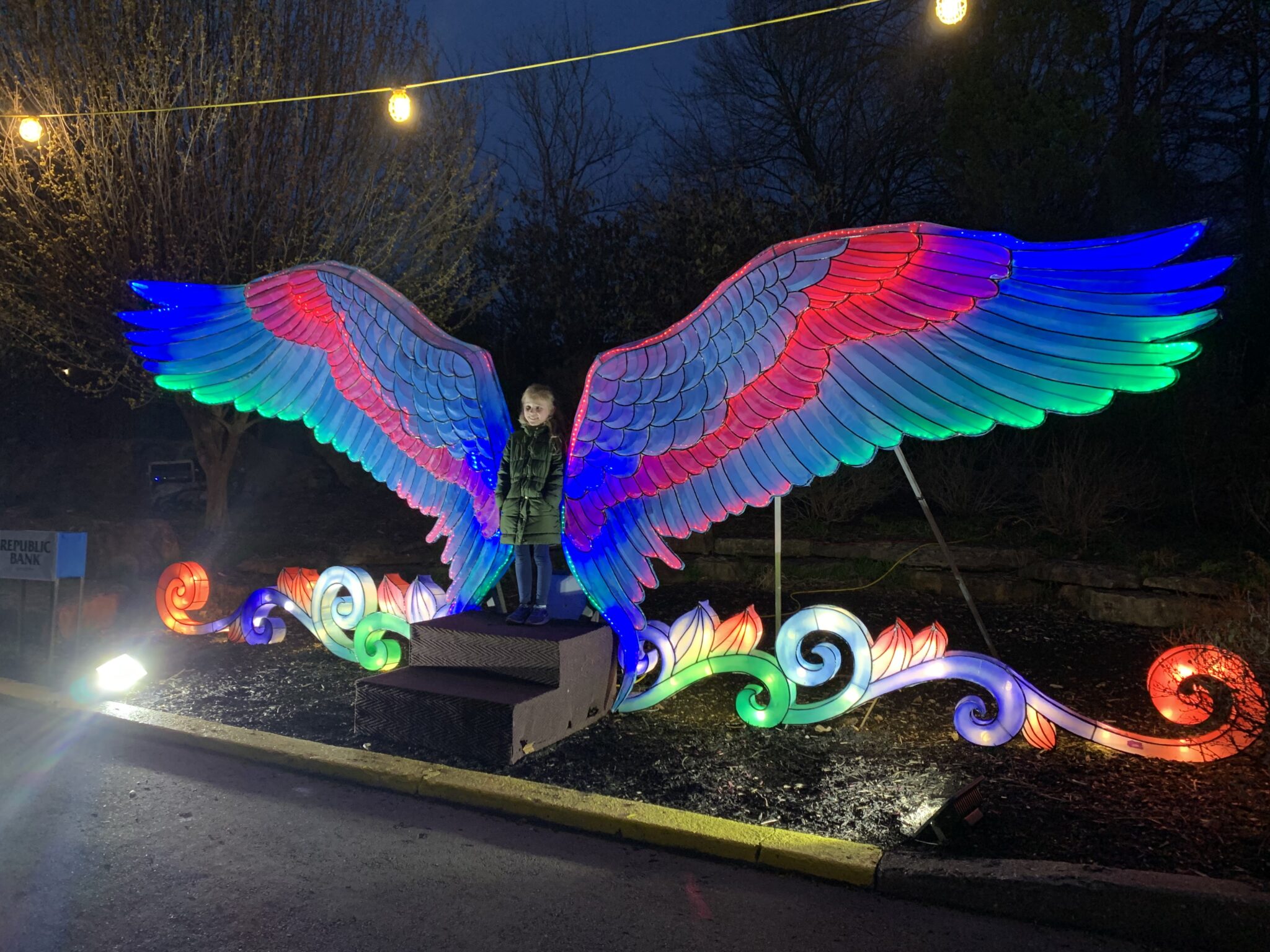 Louisville Zoo Wild Lights extended through June 4! LexFun4Kids